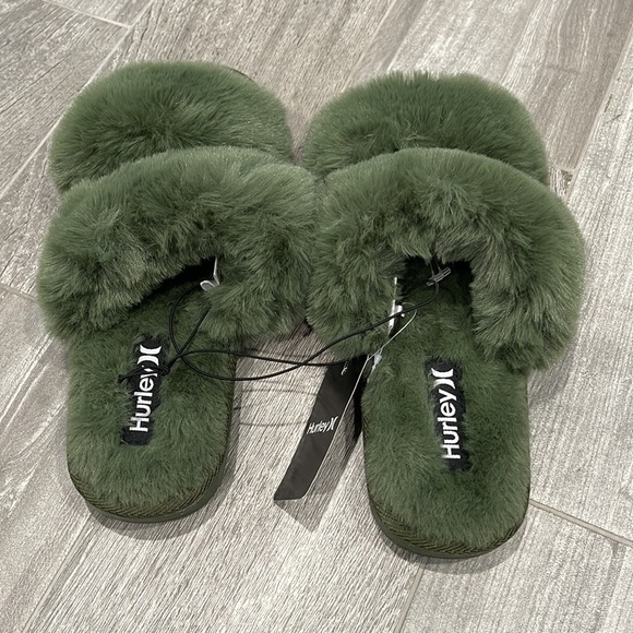 Hurley Plush Faux Fur Slippers - Picture 3 of 3